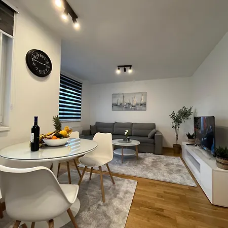 View Apartment Pale